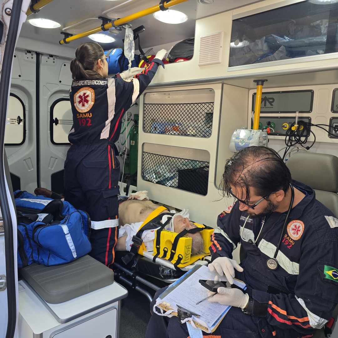 Idoso de 84 anos é atropelado por moto ao atravessar na faixa de pedestre