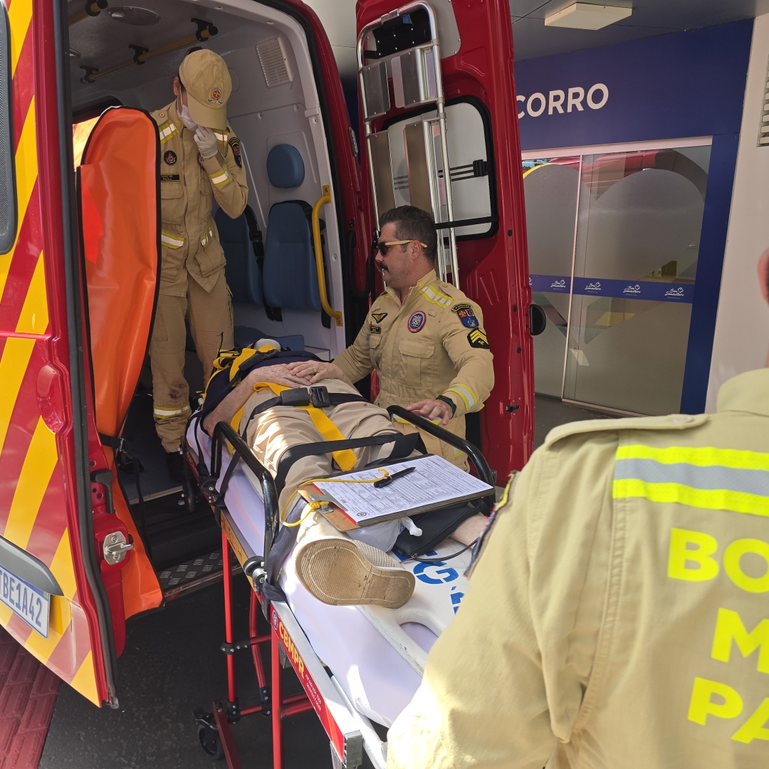 Mulher de 78 anos é atropelada na faixa por veículo oficial de prefeitura da região