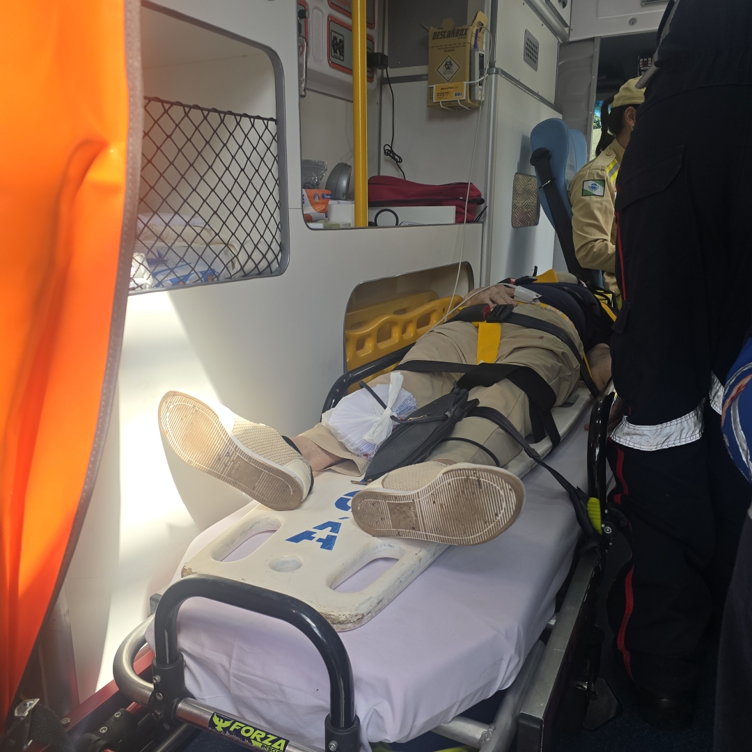 Mulher de 78 anos é atropelada na faixa por veículo oficial de prefeitura da região