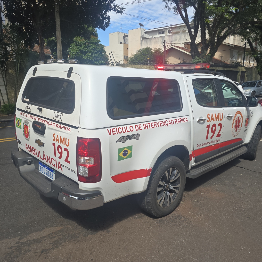 Mulher de 78 anos é atropelada na faixa por veículo oficial de prefeitura da região