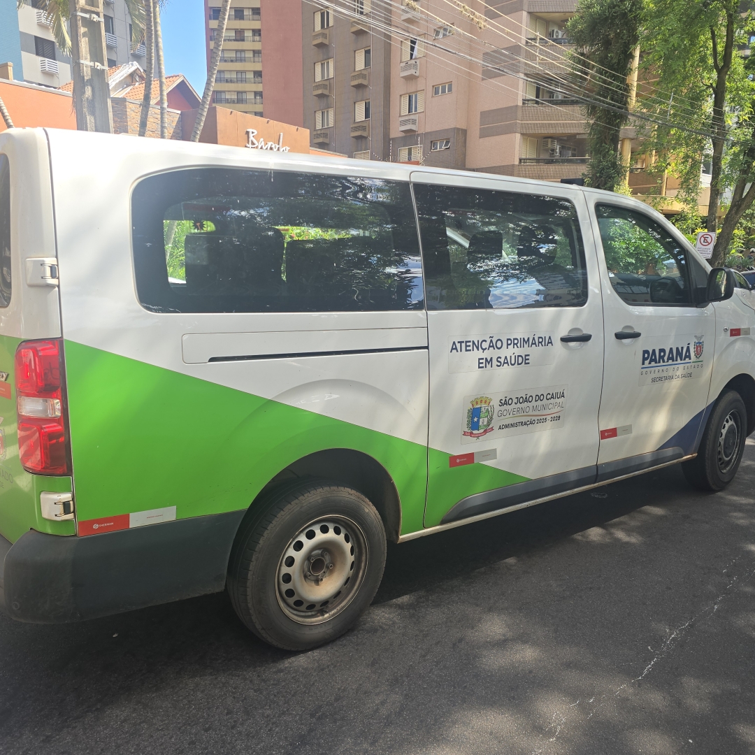 Mulher de 78 anos é atropelada na faixa por veículo oficial de prefeitura da região