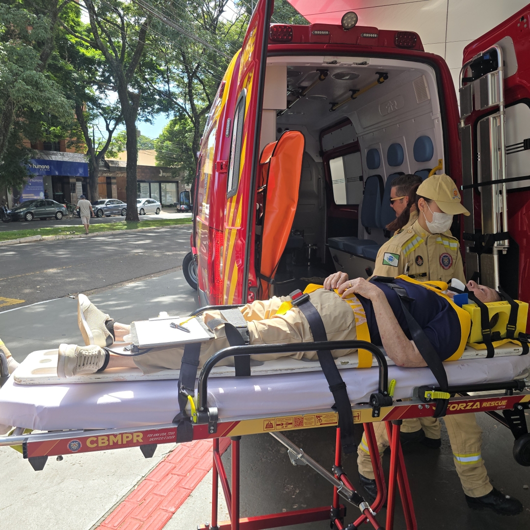 Mulher de 78 anos é atropelada na faixa por veículo oficial de prefeitura da região