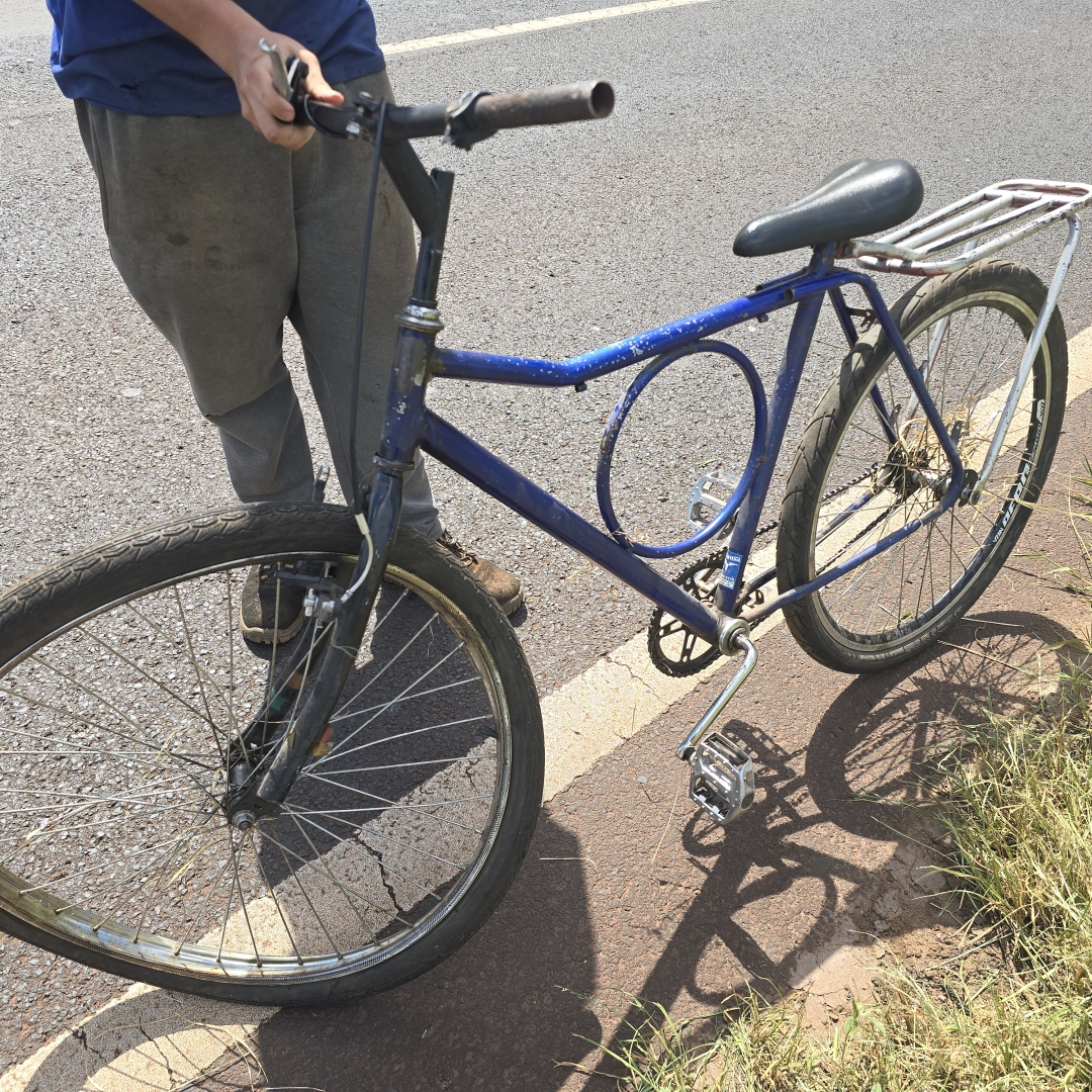 Acidente entre moto e bicicleta deixa dois homens feridos em Mandaguaçu
