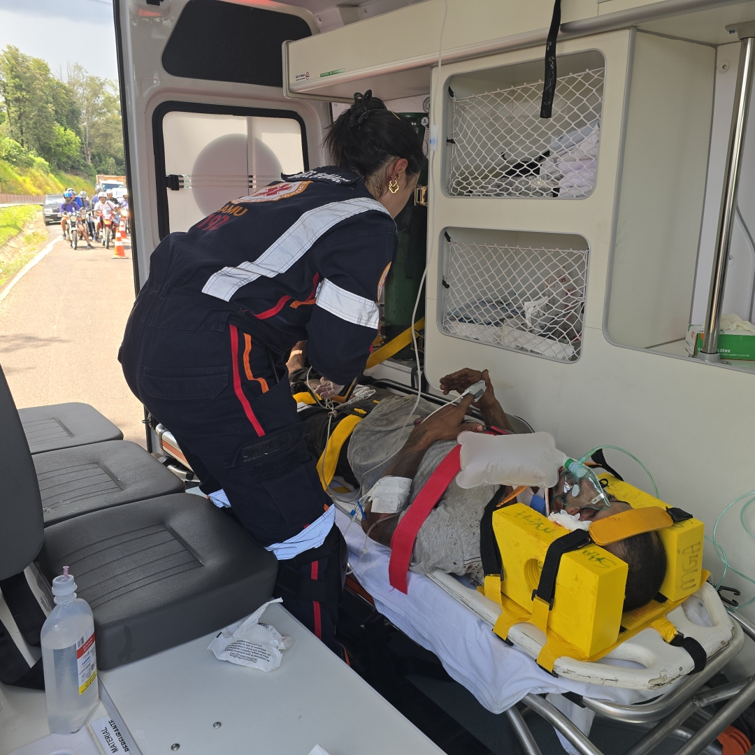 Acidente entre moto e bicicleta deixa dois homens feridos em Mandaguaçu