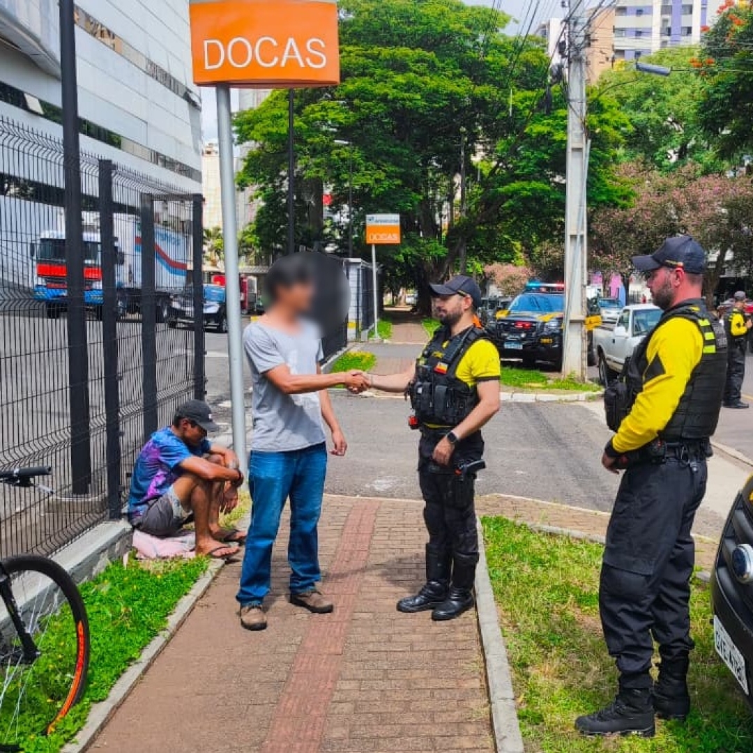Agentes de trânsito de Maringá prendem ladrão com bicicleta furtada