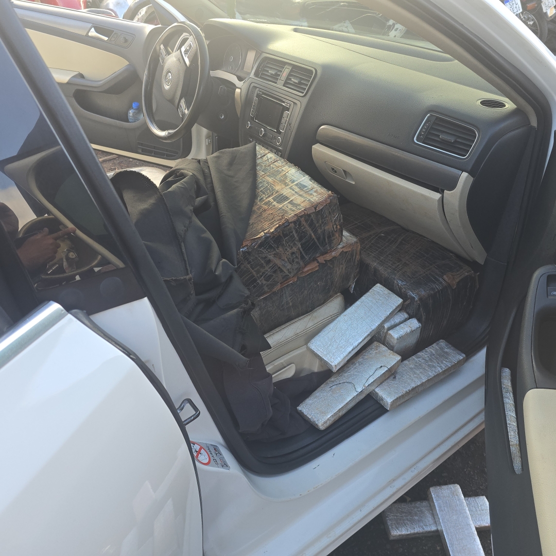 Quase meia tonelada de drogas que seria deixada em Maringá é apreendida pela PRF