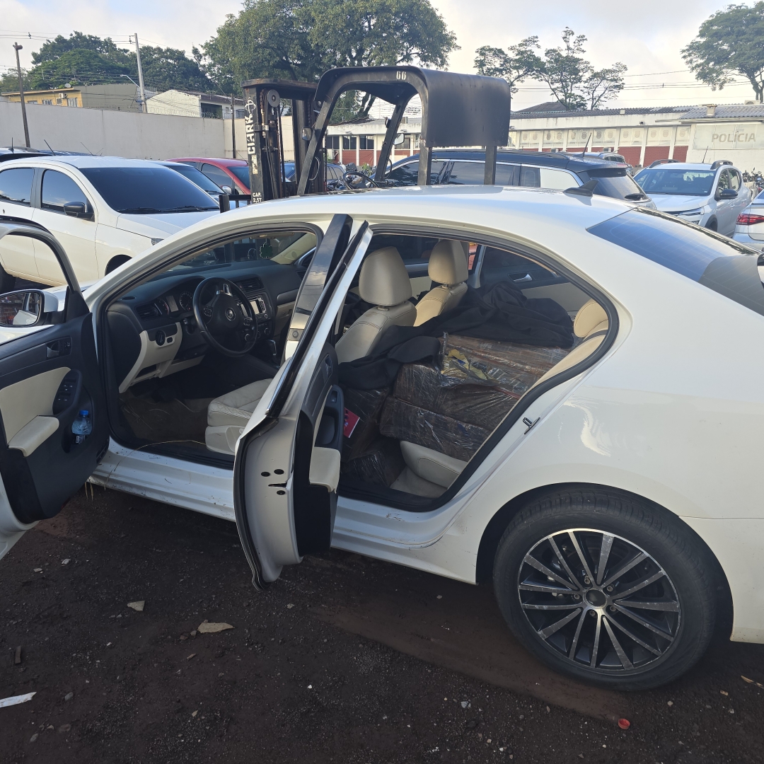 Quase meia tonelada de drogas que seria deixada em Maringá é apreendida pela PRF