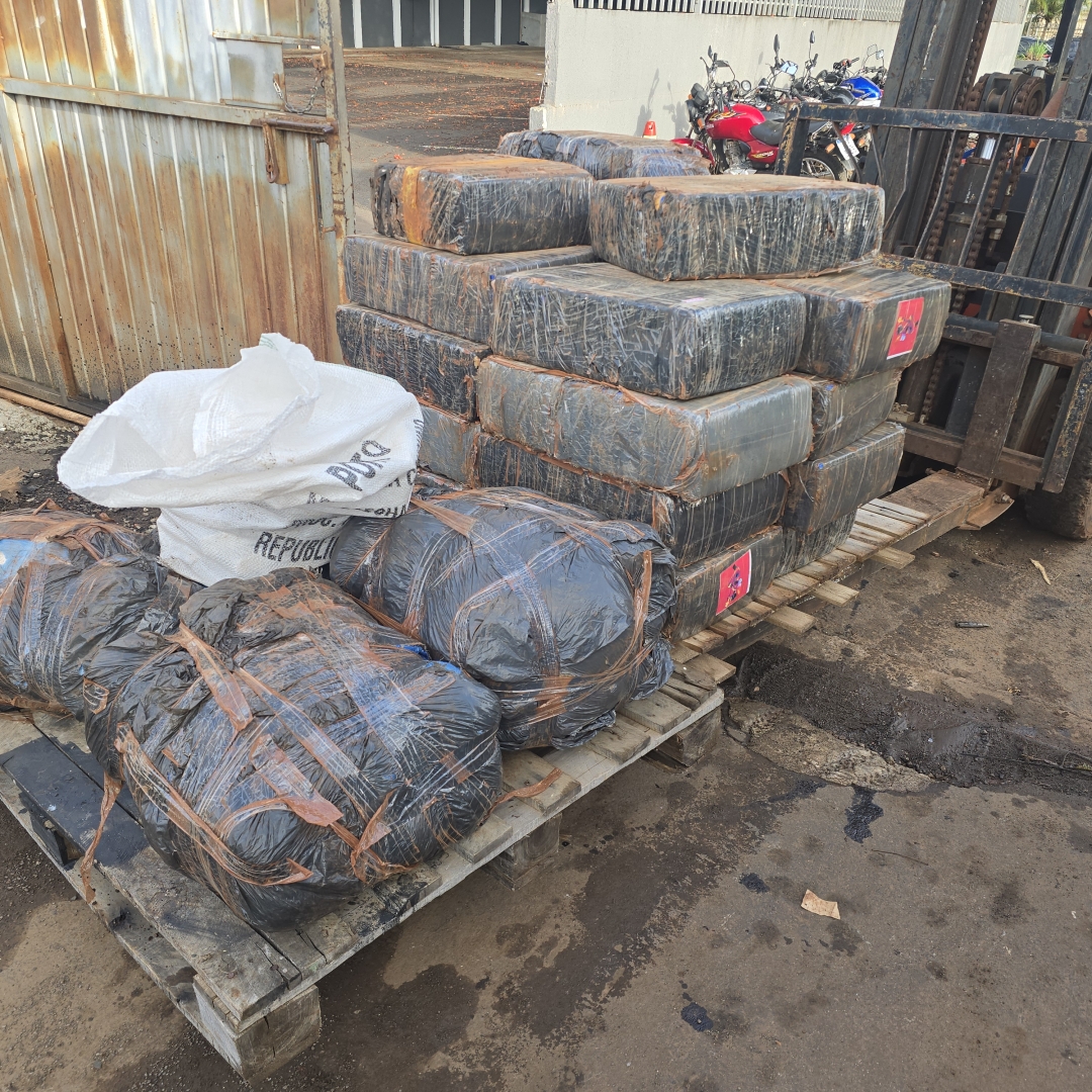 Quase meia tonelada de drogas que seria deixada em Maringá é apreendida pela PRF