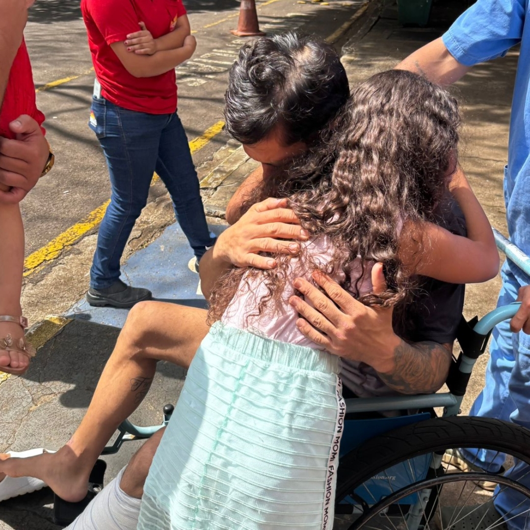 Milagre e Esperança: Motociclista de 35 anos recebe alta após ficar 12 dias entubado na UTI