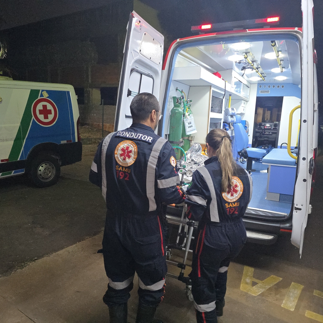 Criança de 1 ano é entubada após chaleira com água quente cair sobre seu corpo