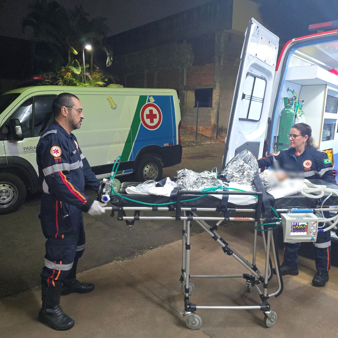 Criança de 1 ano é entubada após chaleira com água quente cair sobre seu corpo