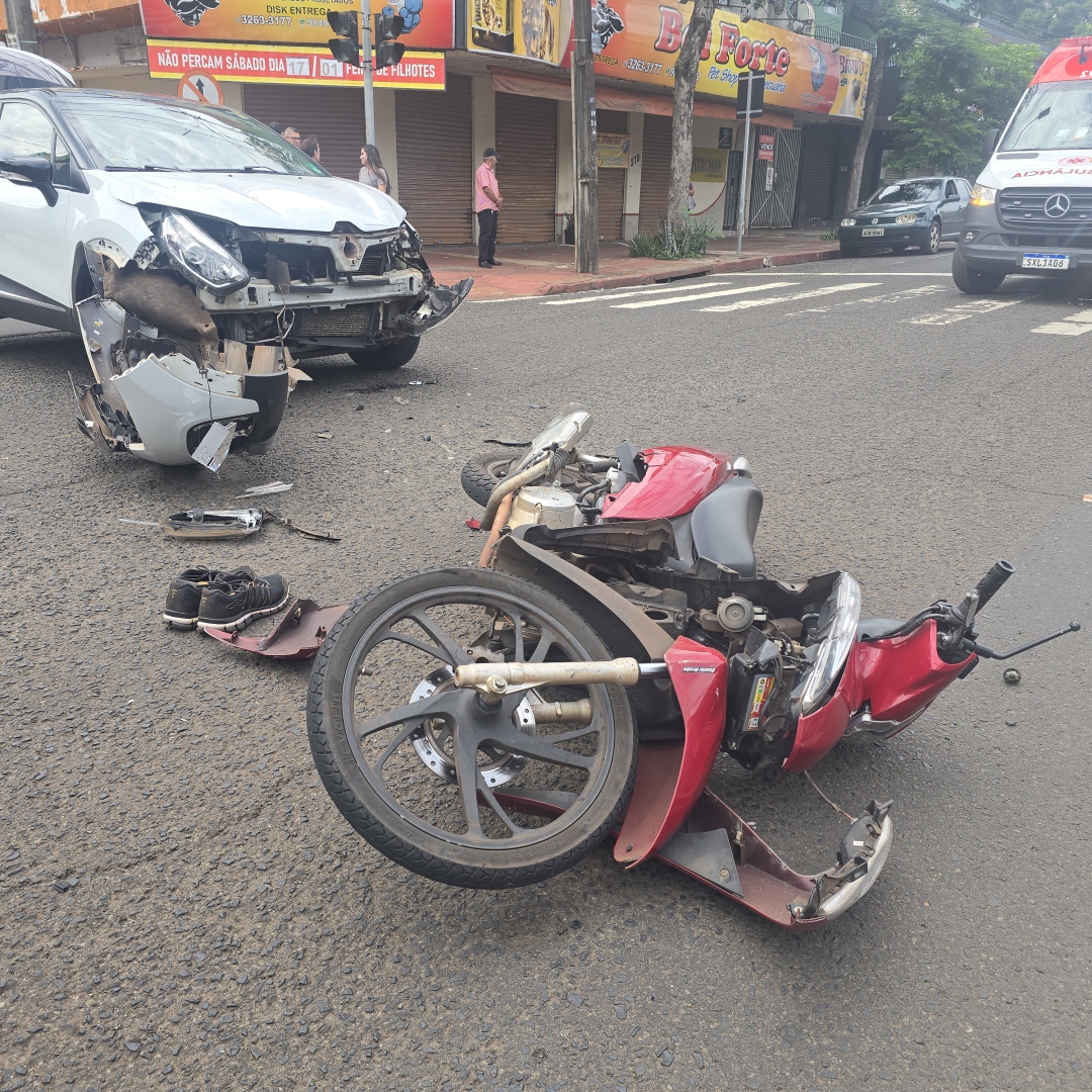 Motociclista sofre acidente grave na Avenida Morangueira