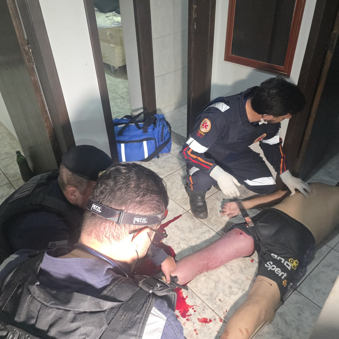 Homem de 48 anos ameaça agentes da Guarda Municipal com facão e acaba baleado