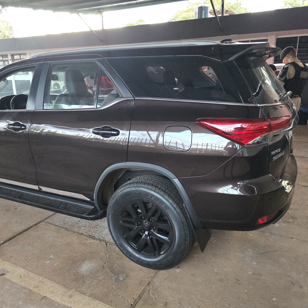 Pai e filho são presos com caminhonete furtada na cidade de Ourizona