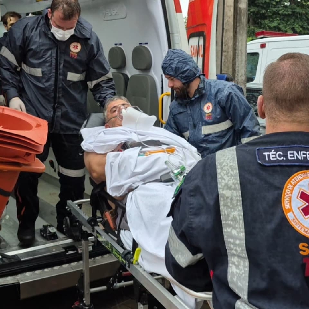 Homem de 51 anos é socorrido após levar mais de 150 picadas de abelhas