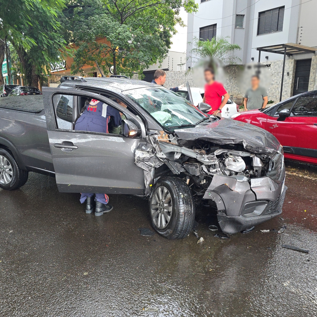 Homem sofre pico de hipoglicemia e provoca acidente na zona 4, em Maringá