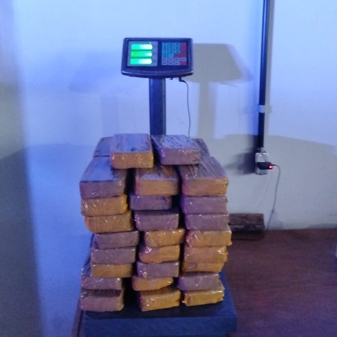 PRF apreende mais de 50 quilos de pasta base de cocaína em Maringá