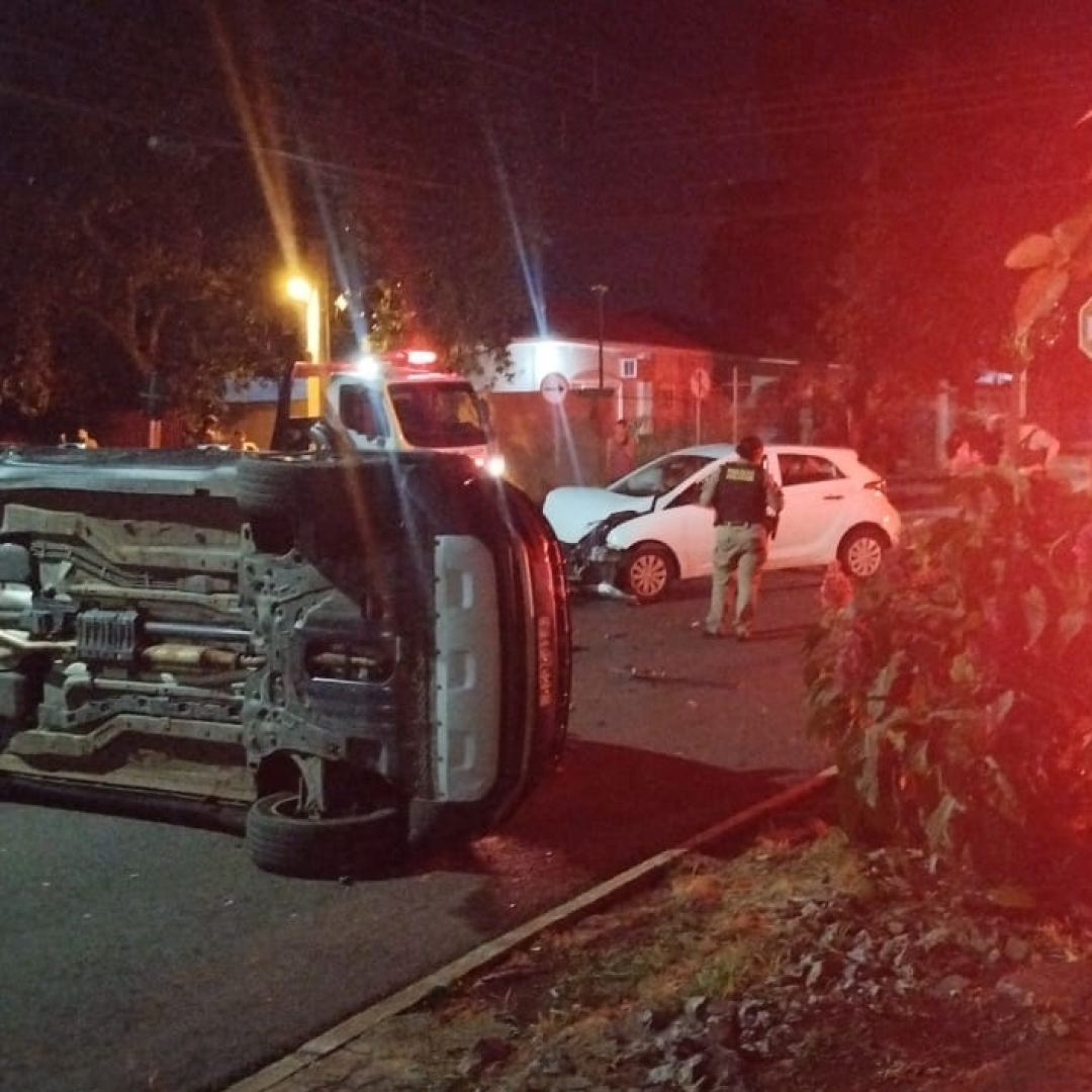 Duas pessoas se ferem em acidente na cidade de Maringá