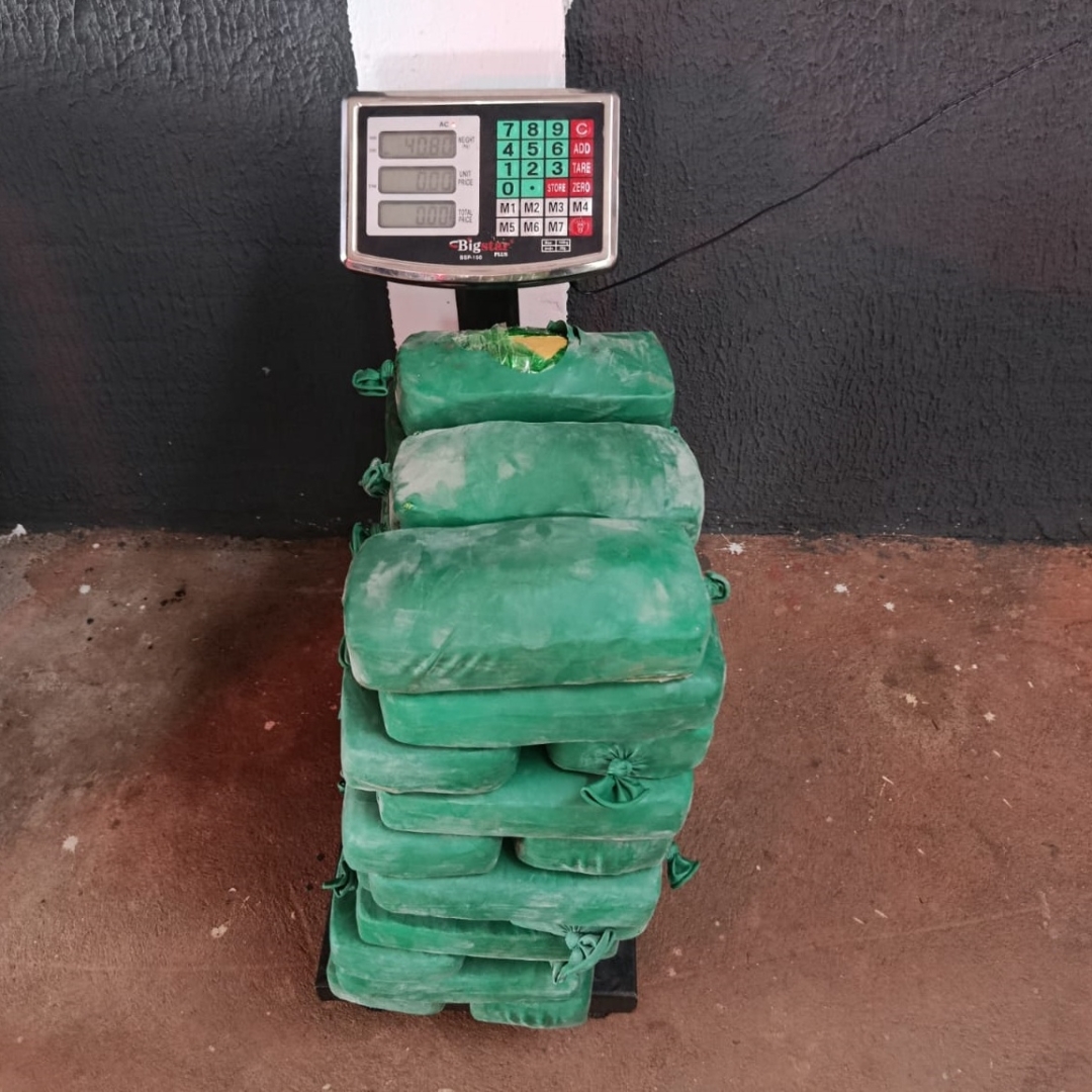 Polícia Militar de Maringá apreende R$ 1 milhão em crack escondido em automóvel