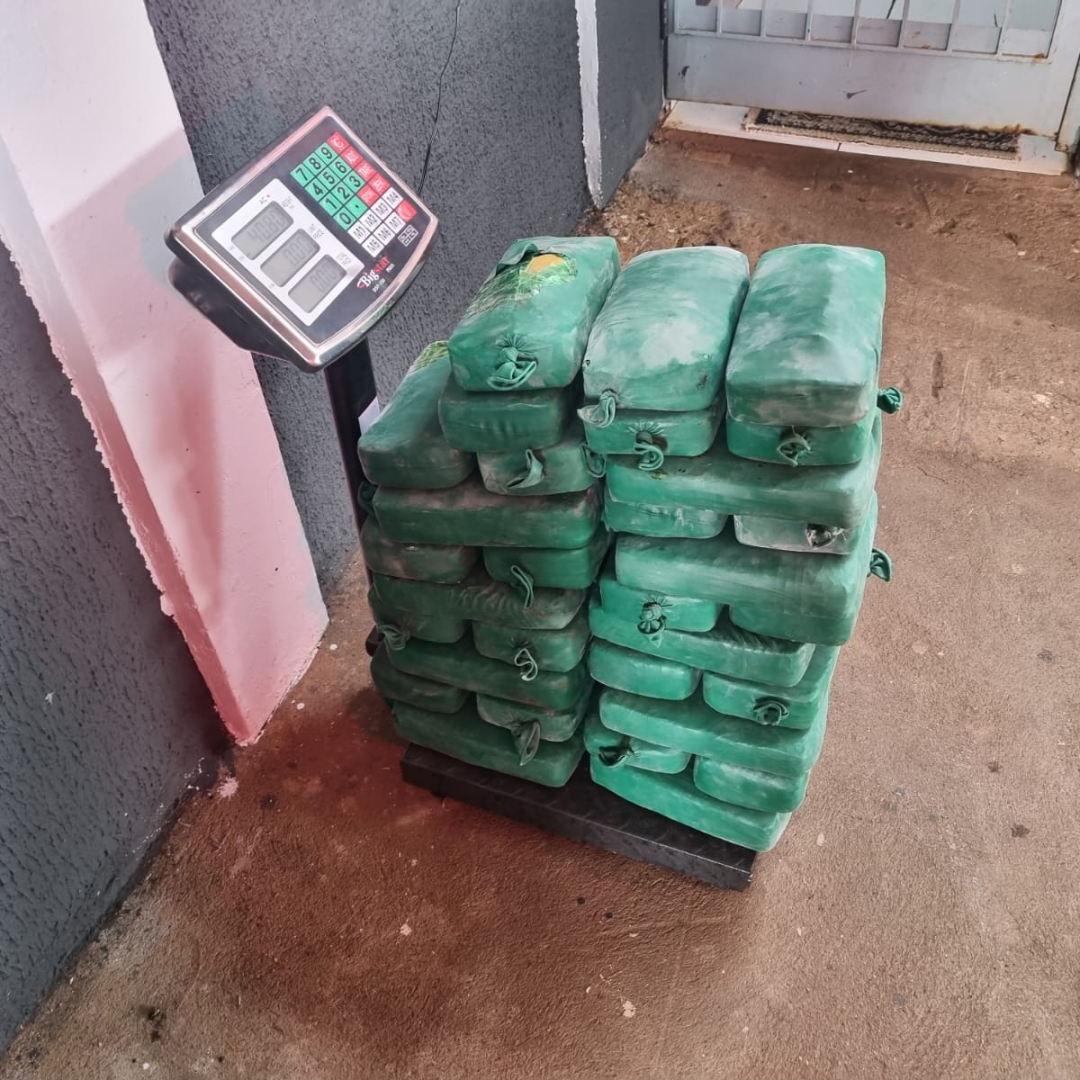 Polícia Militar de Maringá apreende R$ 1 milhão em crack escondido em automóvel