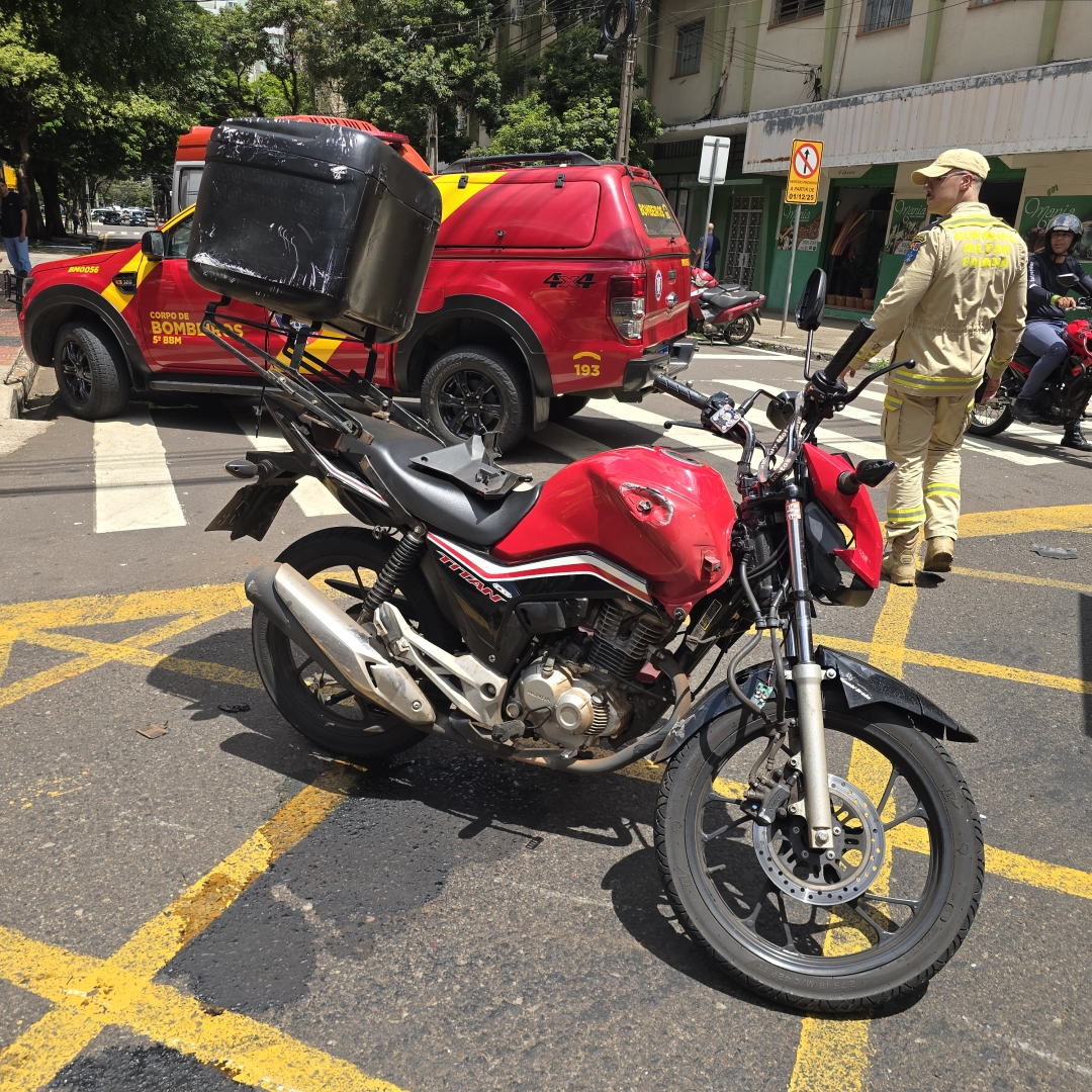 Mulher sofre acidente grave no centro de Maringá após invadir preferencial