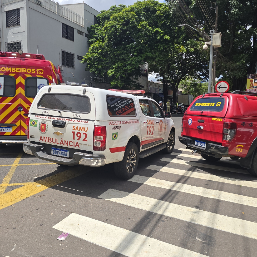 Mulher sofre acidente grave no centro de Maringá após invadir preferencial