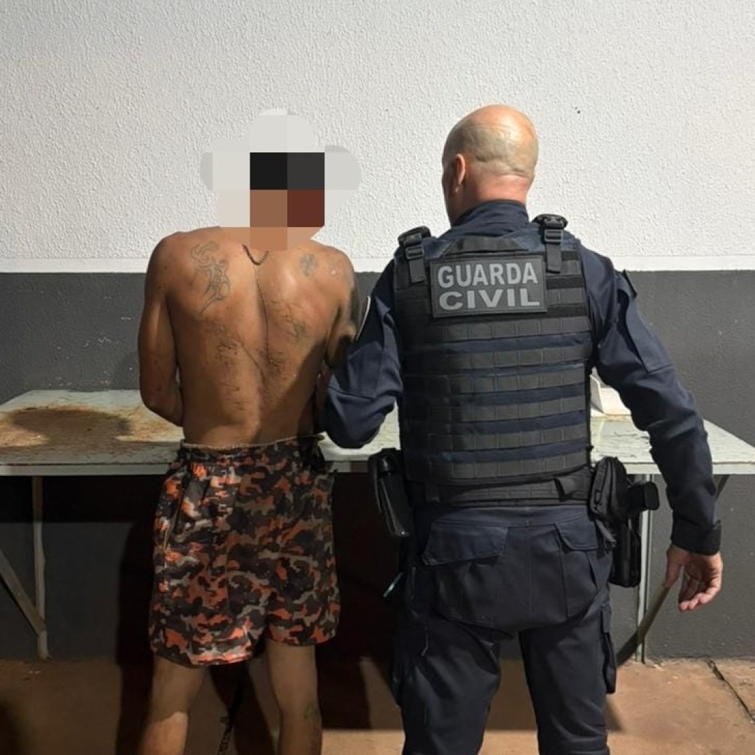 Ladrão é preso após furtar celulares de um supermercado no centro de Maringá 