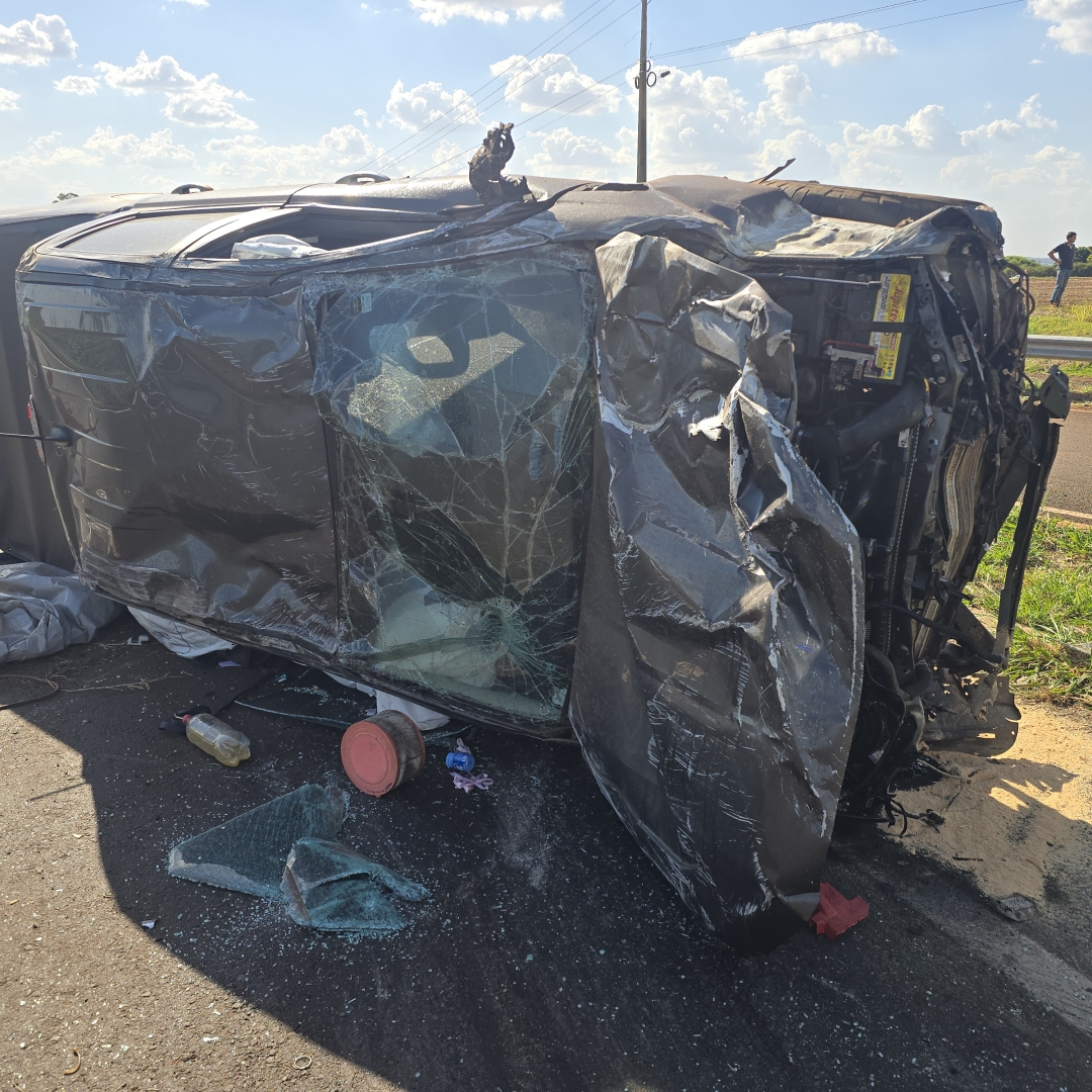 Batida entre carro e caminhonete na rodovia de Mandaguari deixa um morto e outro ferido