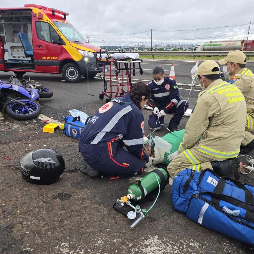 Motorista fecha moto, provoca acidente e foge sem prestar socorro 