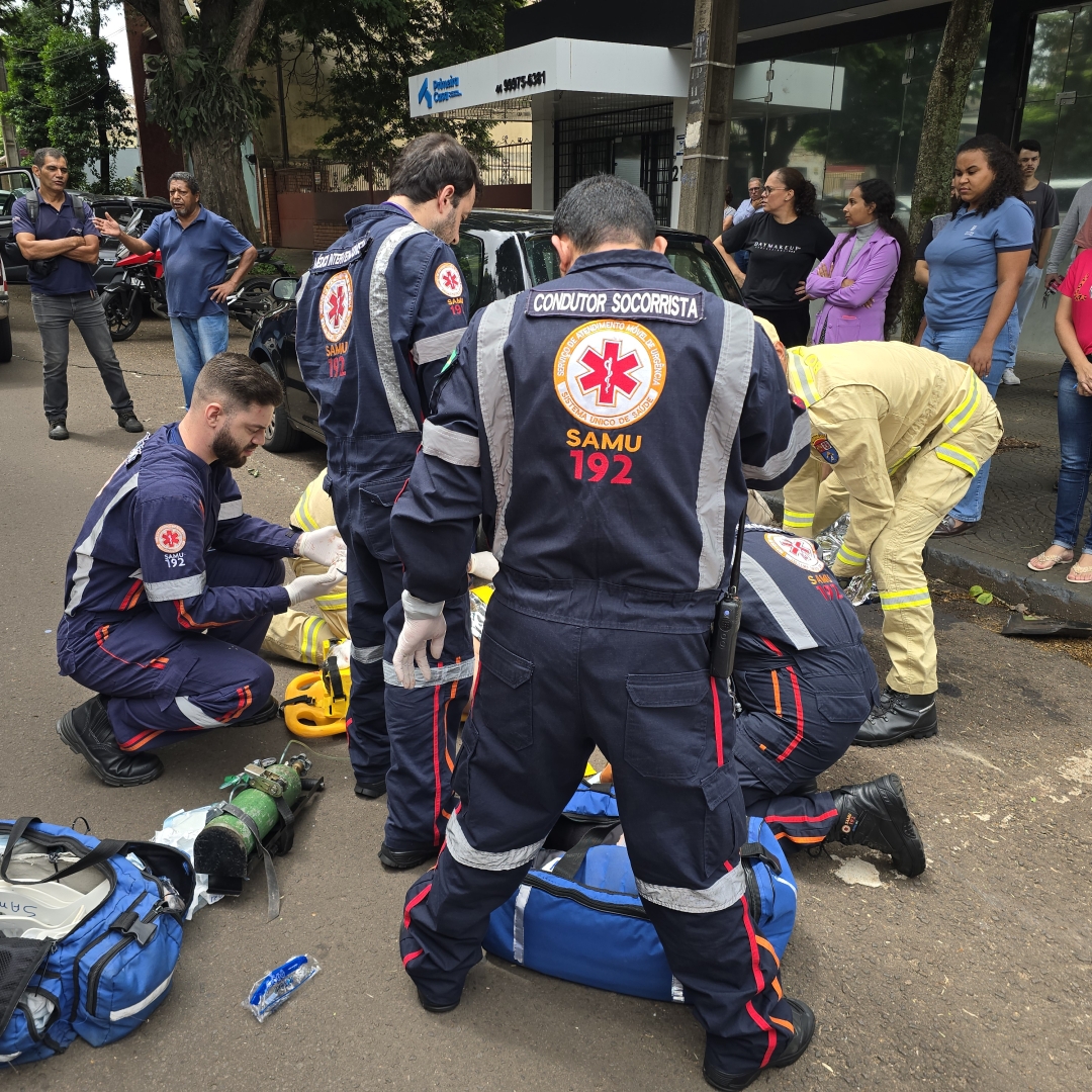 Mulher ao invadir preferencial provoca acidente grave em Maringá