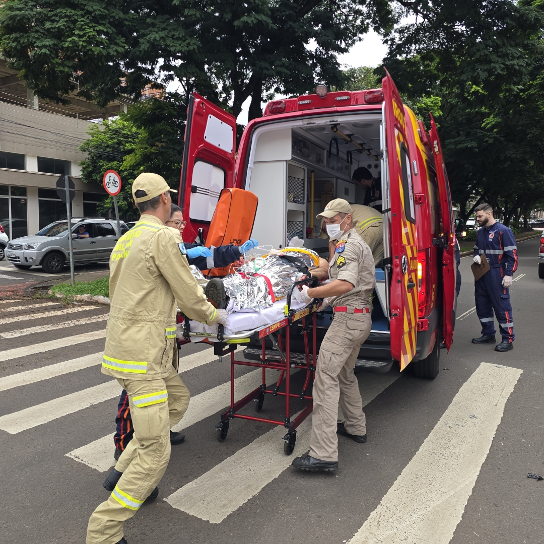Mulher ao invadir preferencial provoca acidente grave em Maringá