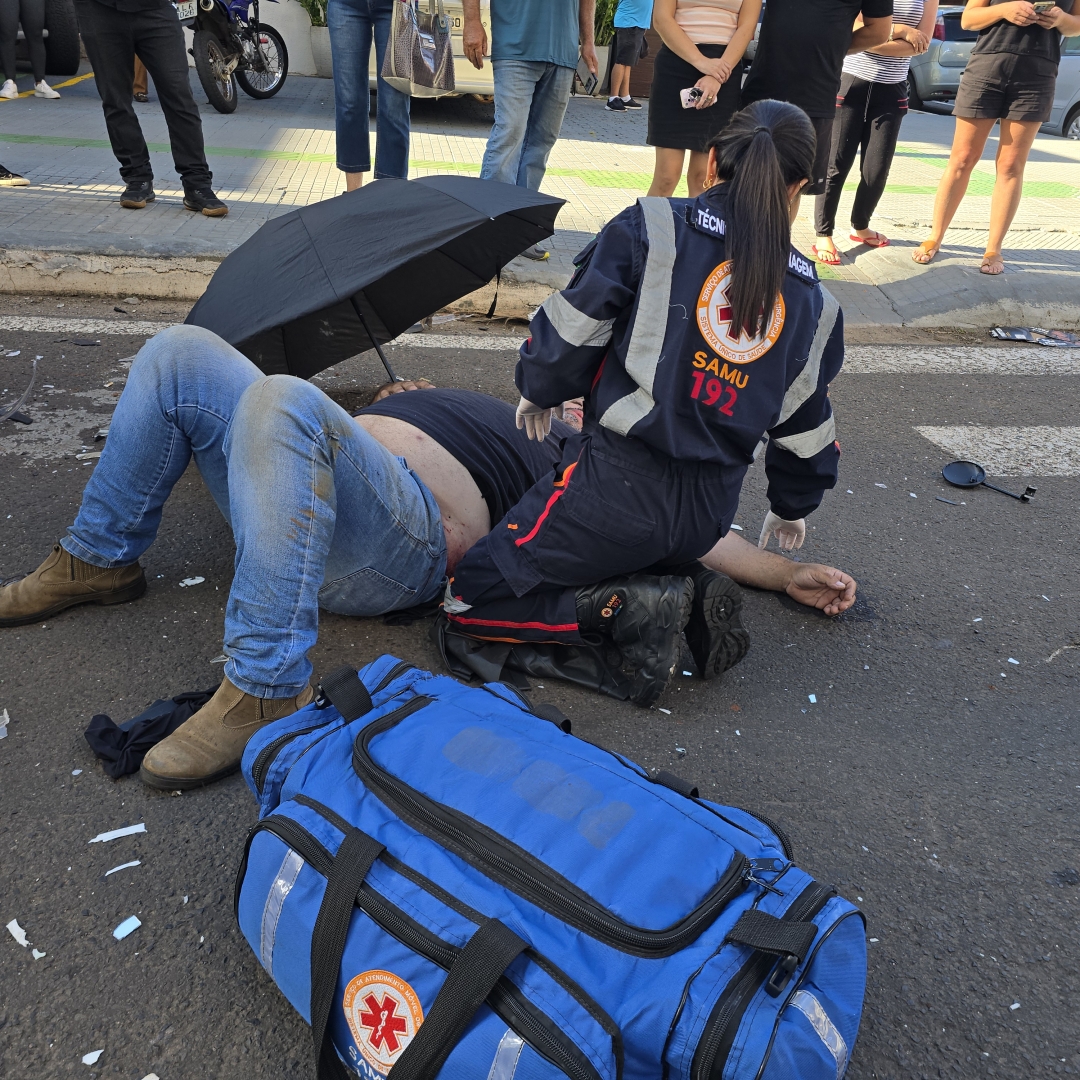 Mulher invade preferencial e provoca acidente grave em Maringá