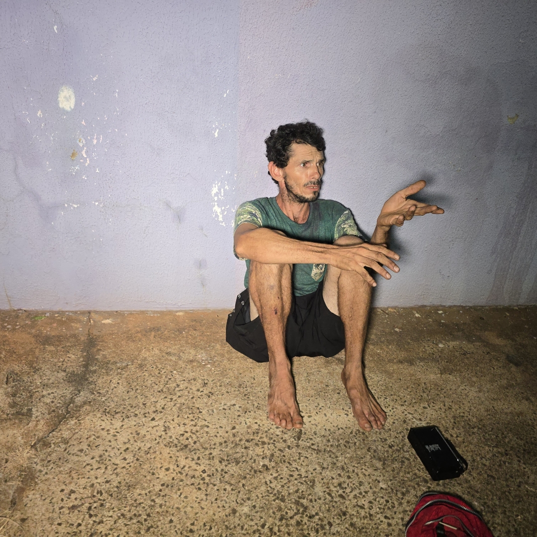 Suspeito de furto em sorveteria é detido pelo comerciante após ser reconhecido por imagens de câmeras