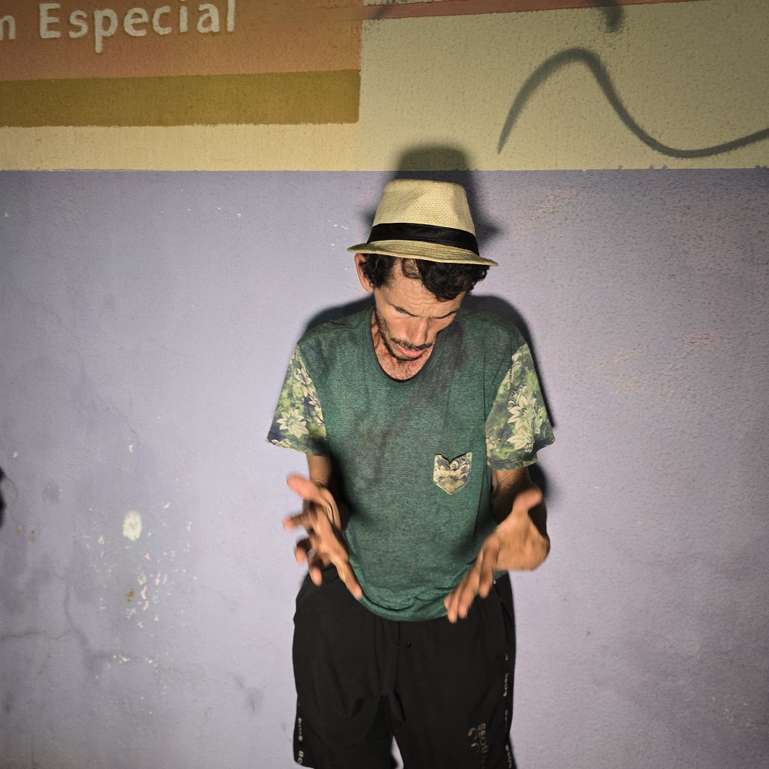 Suspeito de furto em sorveteria é detido pelo comerciante após ser reconhecido por imagens de câmeras