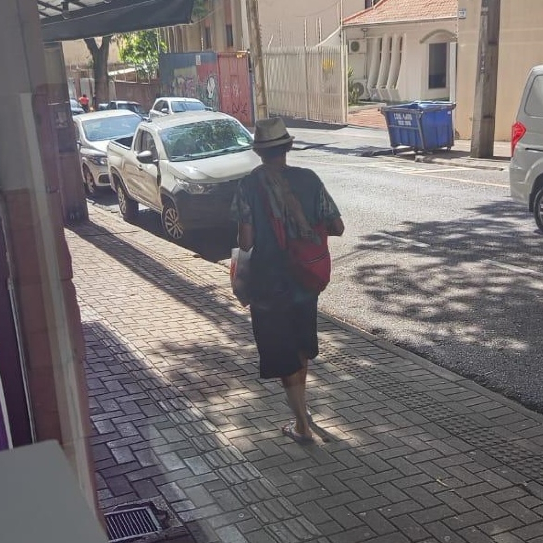 Suspeito de furto em sorveteria é detido pelo comerciante após ser reconhecido por imagens de câmeras