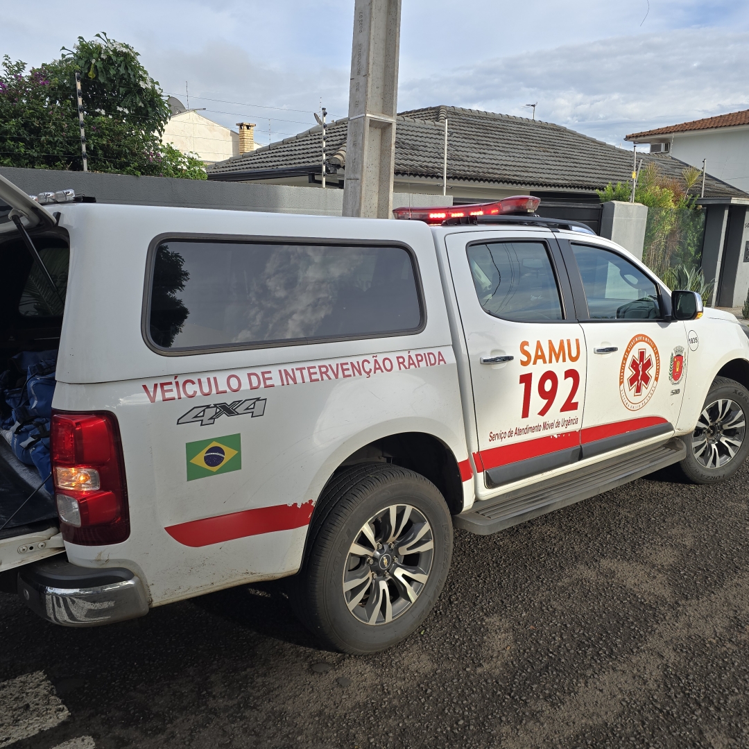 Idosa de 86 anos é socorrida após motorista invadir preferencial