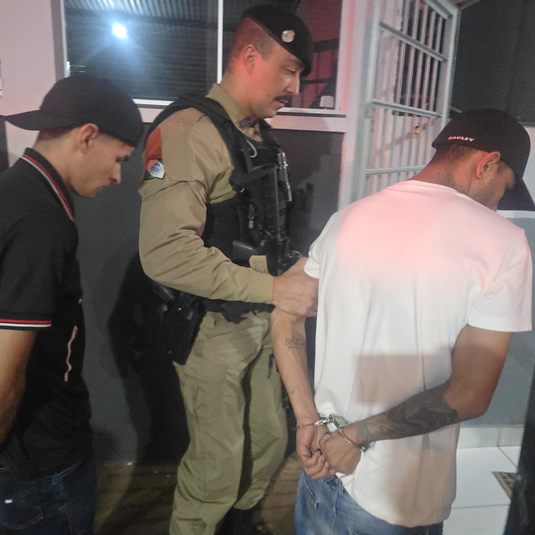 Dupla é presa com arma e munições em ação da ROTAM em Mandaguaçu