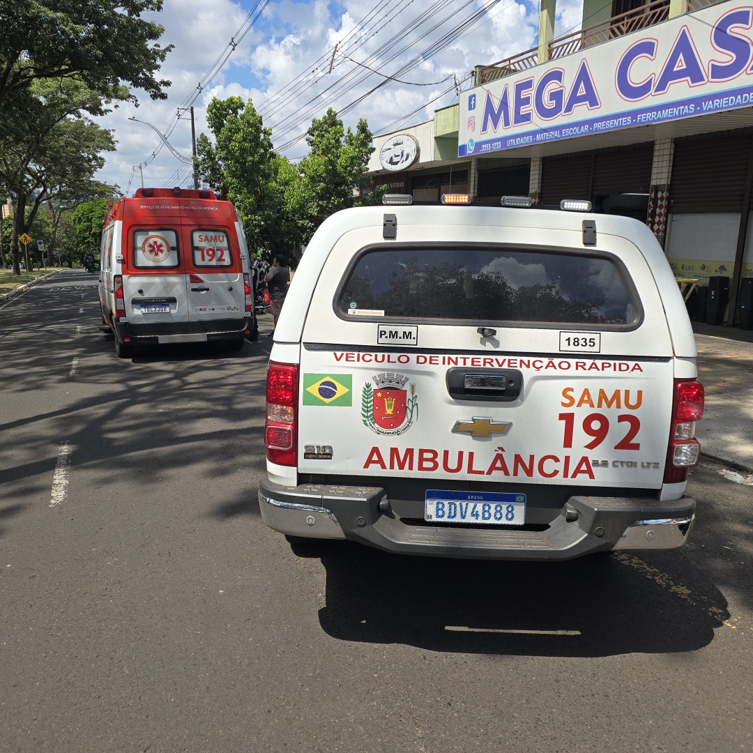 Colisão violenta lança casal de moto contra calçada e deixa mulher ferida em Maringá