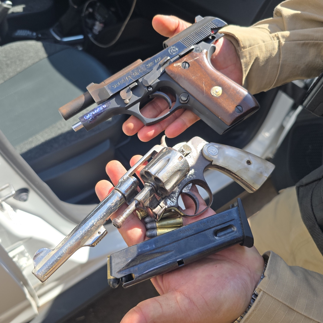 Polícia Militar apreende duas armas durante abordagem a veículo na Avenida Colombo, em Maringá