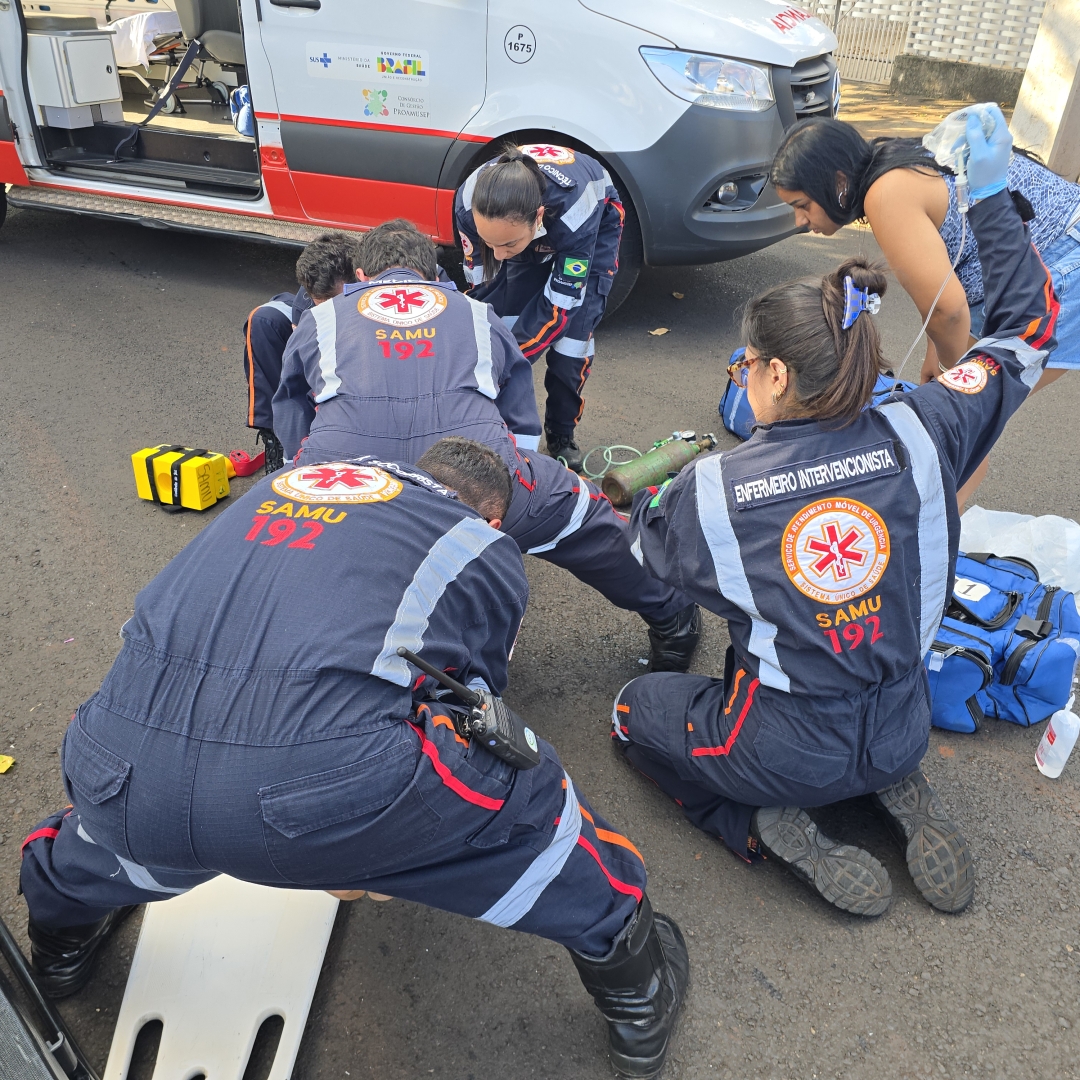 Jovem ciclista fica em estado gravíssimo após colisão com carro em Maringá