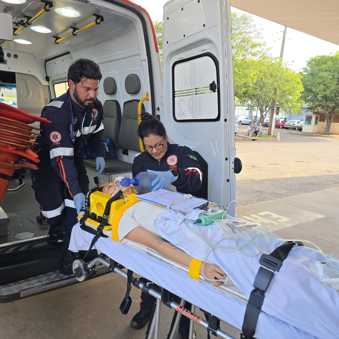 Jovem ciclista fica em estado gravíssimo após colisão com carro em Maringá