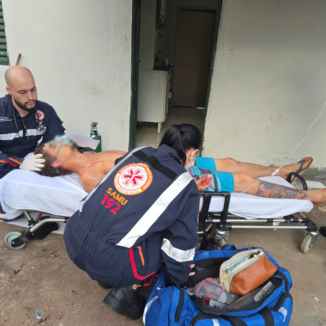 Briga em pensionato termina com homem gravemente ferido a facadas