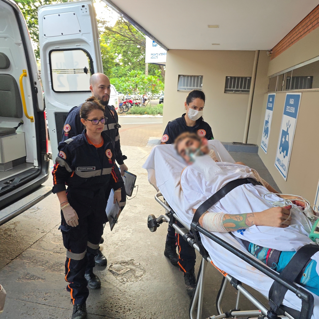 Briga em pensionato termina com homem gravemente ferido a facadas