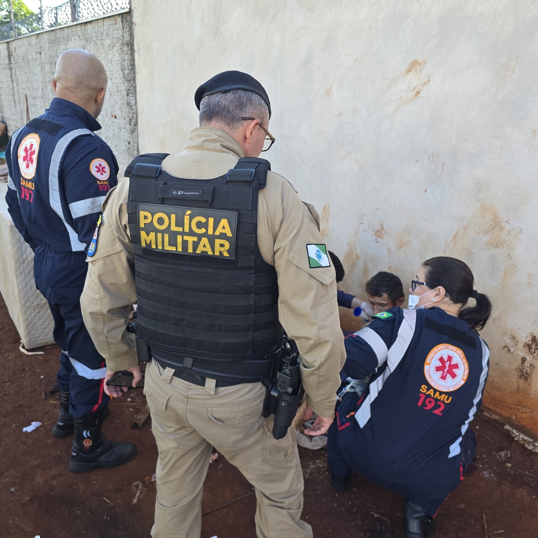 Homem sofre quatro facadas após briga em terreno baldio na Vila Vardelina