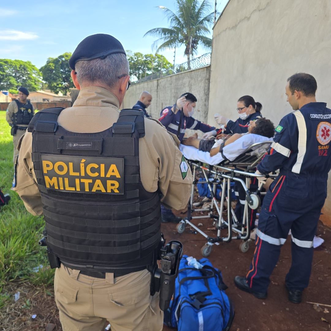 Homem sofre quatro facadas após briga em terreno baldio na Vila Vardelina