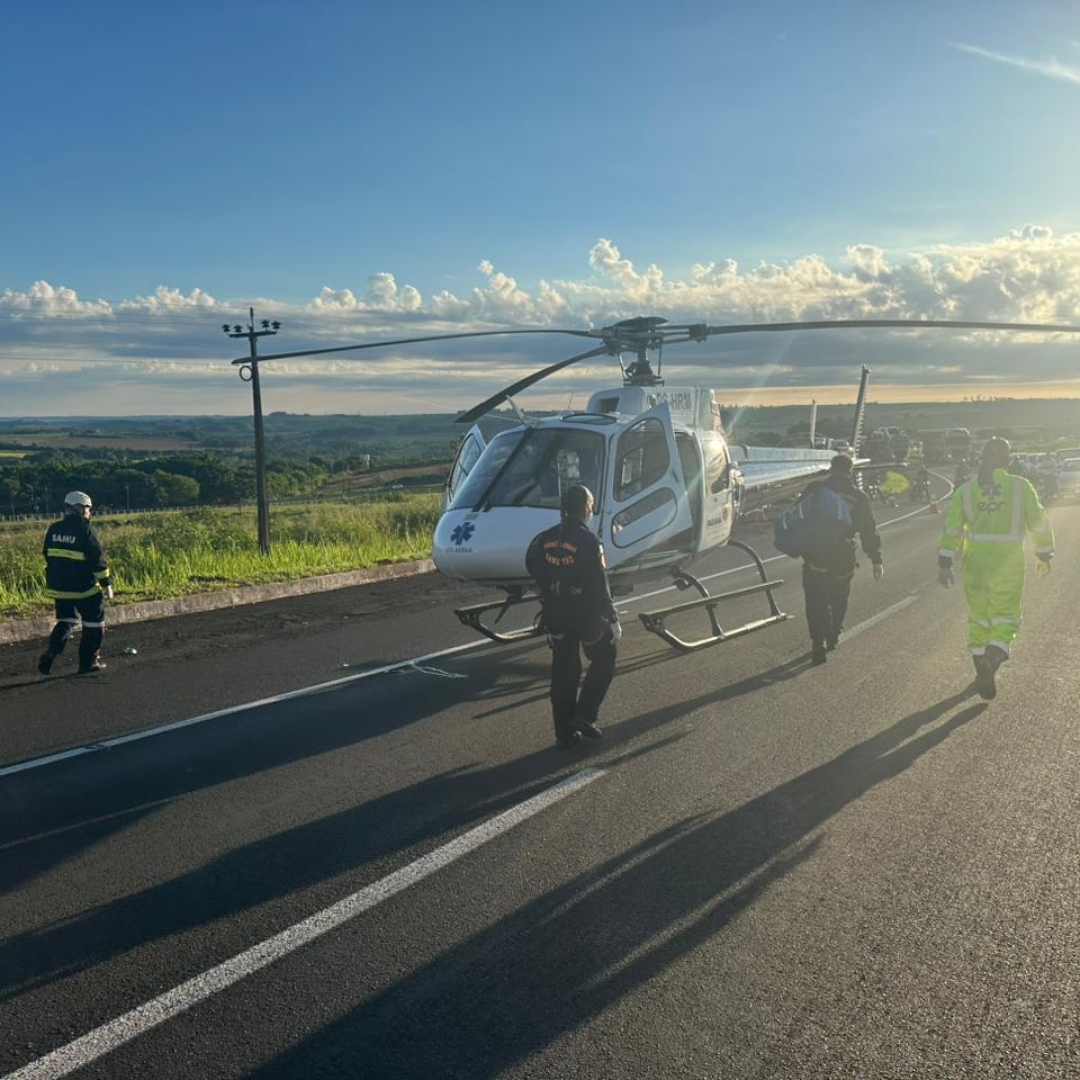 Colisão entre caminhão e automóvel na rodovia de Marialva deixa motorista ferido