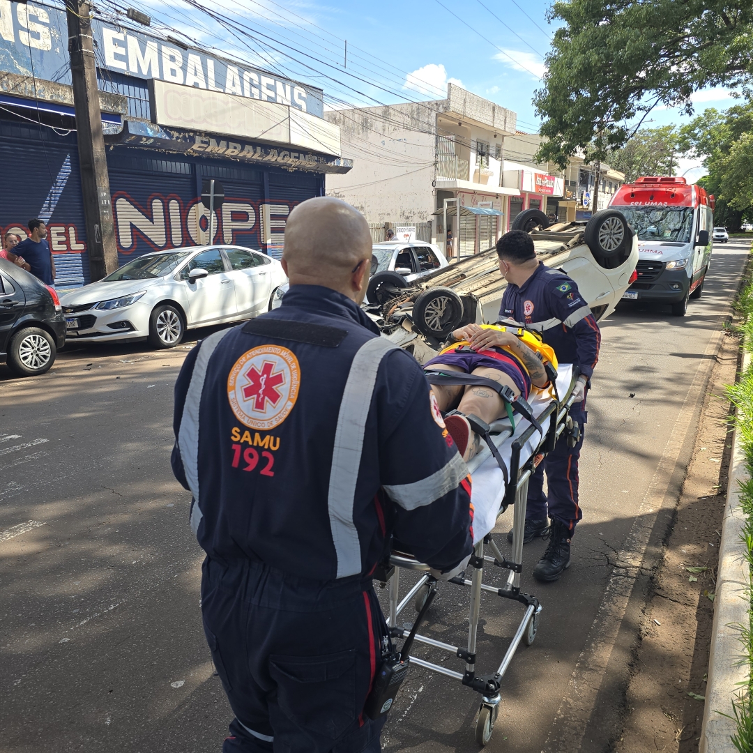 Acidente com capotamento mobiliza equipes de resgate no Jardim Alvorada