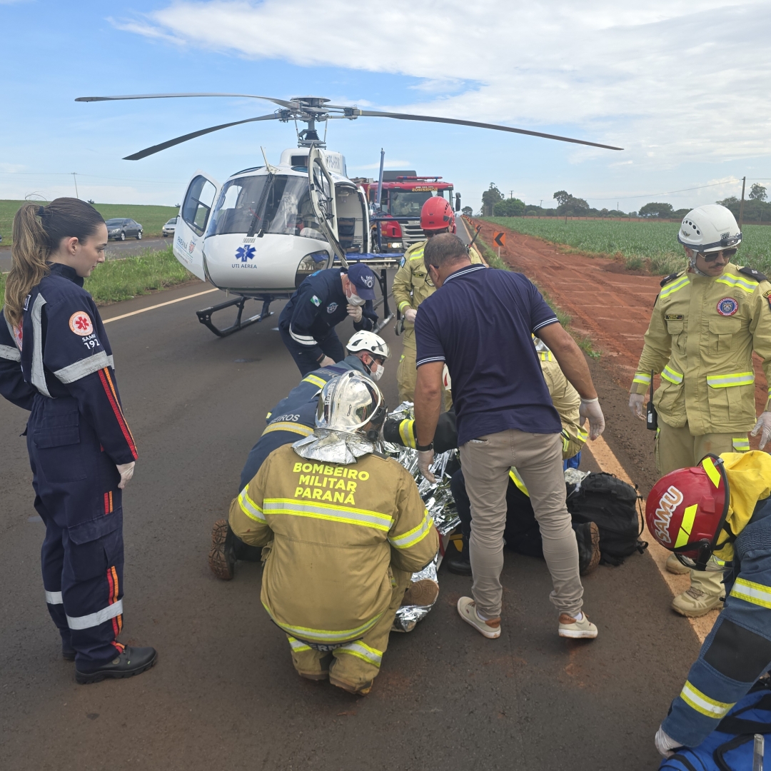 Homem sofre trauma de crânio após carro capotar várias vezes na PR-317