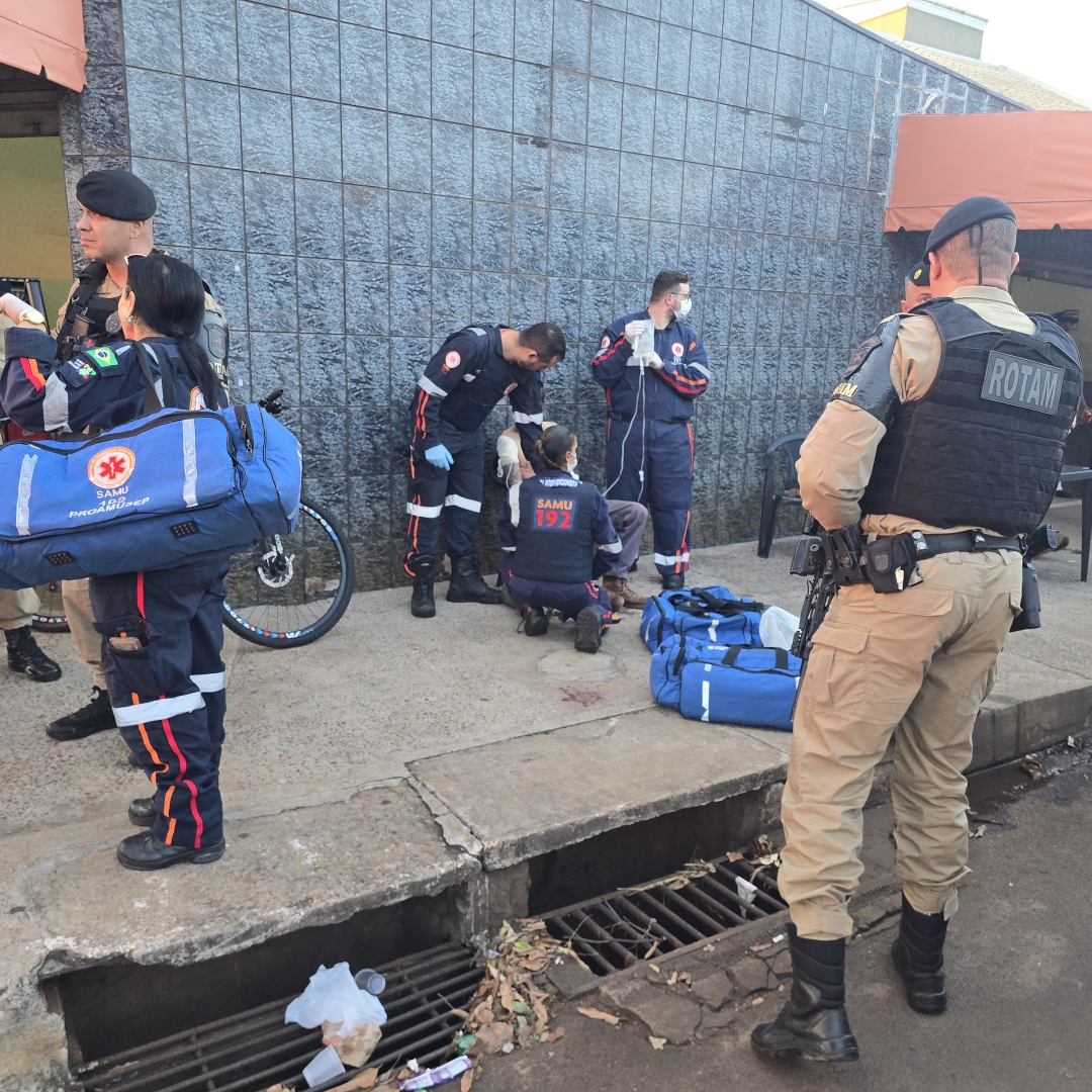 Rapaz é baleado em bar após desacordo comercial em Paiçandu