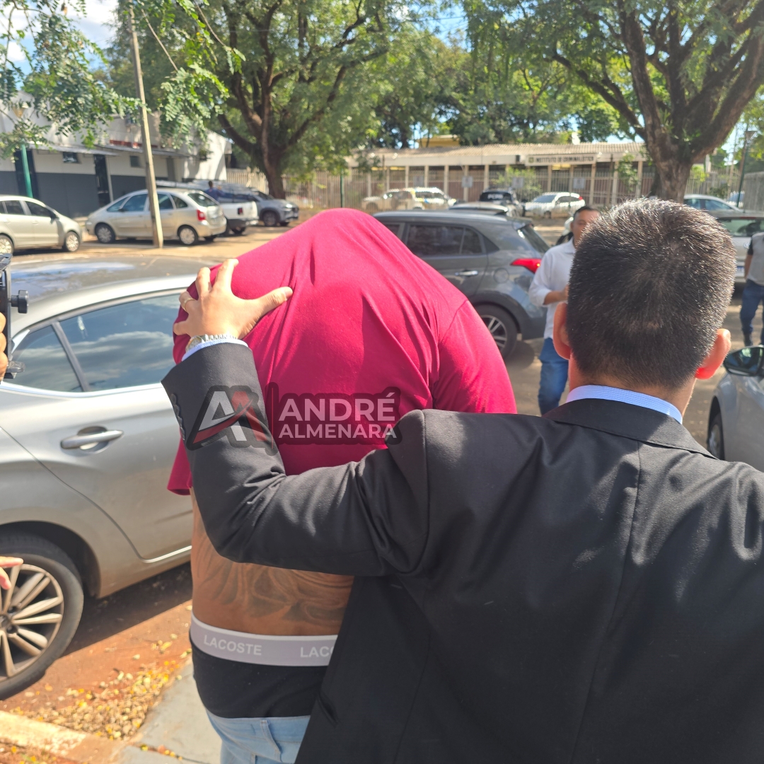 Suspeito de matar barbeiro e um pai de família se apresenta à polícia